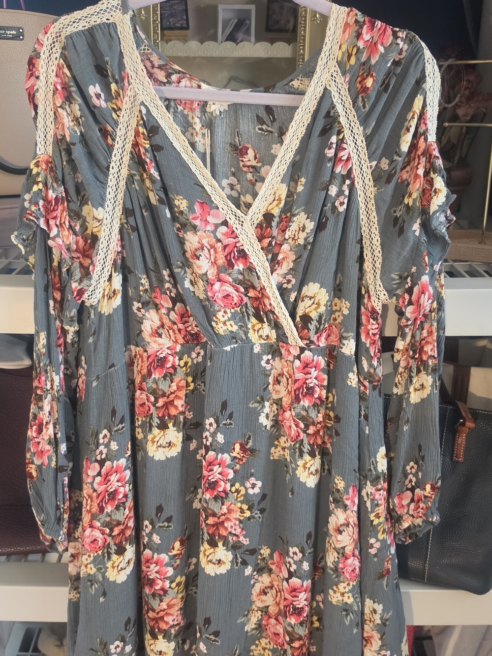 NWT entro Floral V-Neck Mini Dress in Slate Blue Pink & Cream